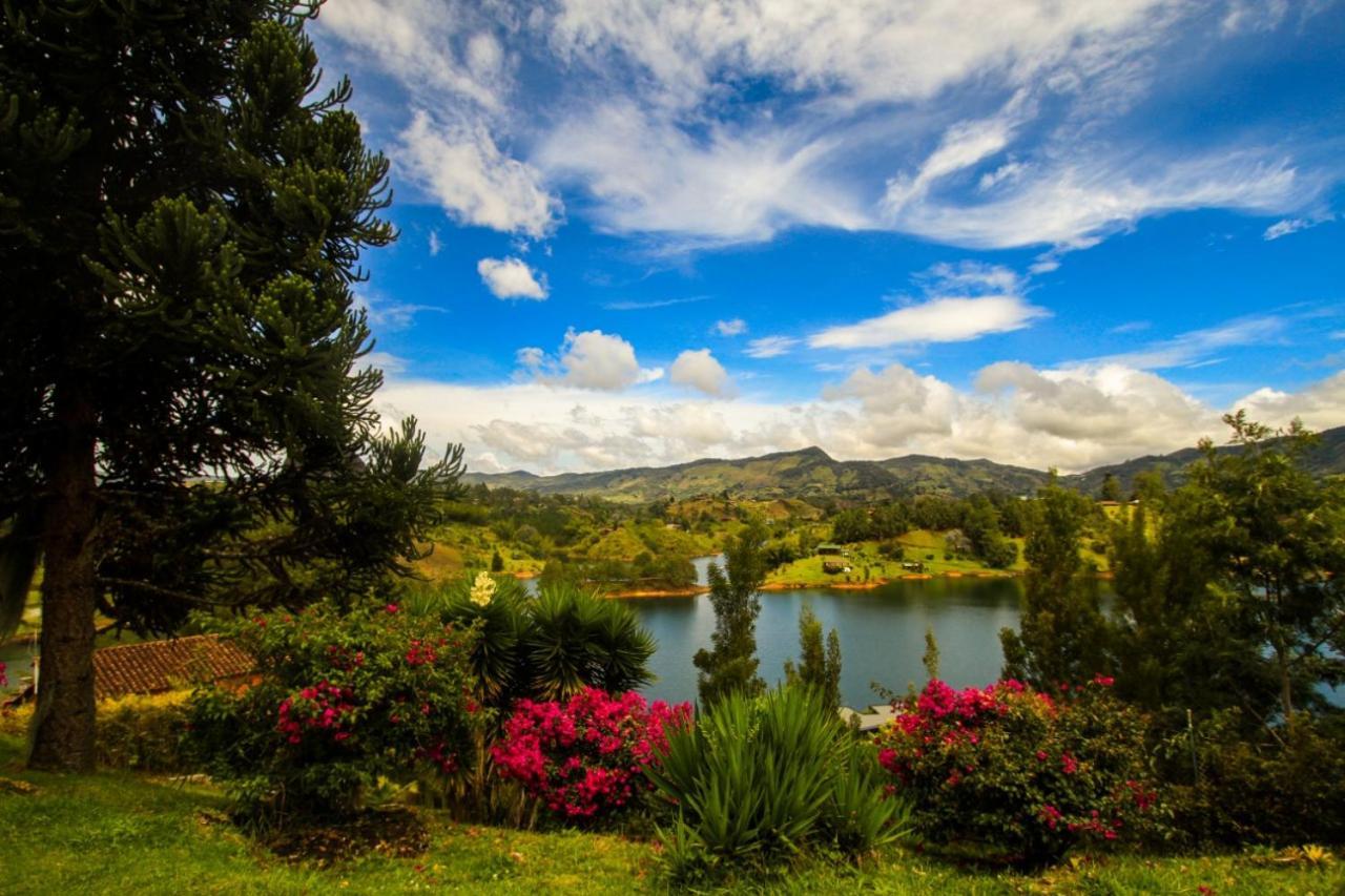 Happy Buddha Hostel & Lodge Guatapé 外观 照片