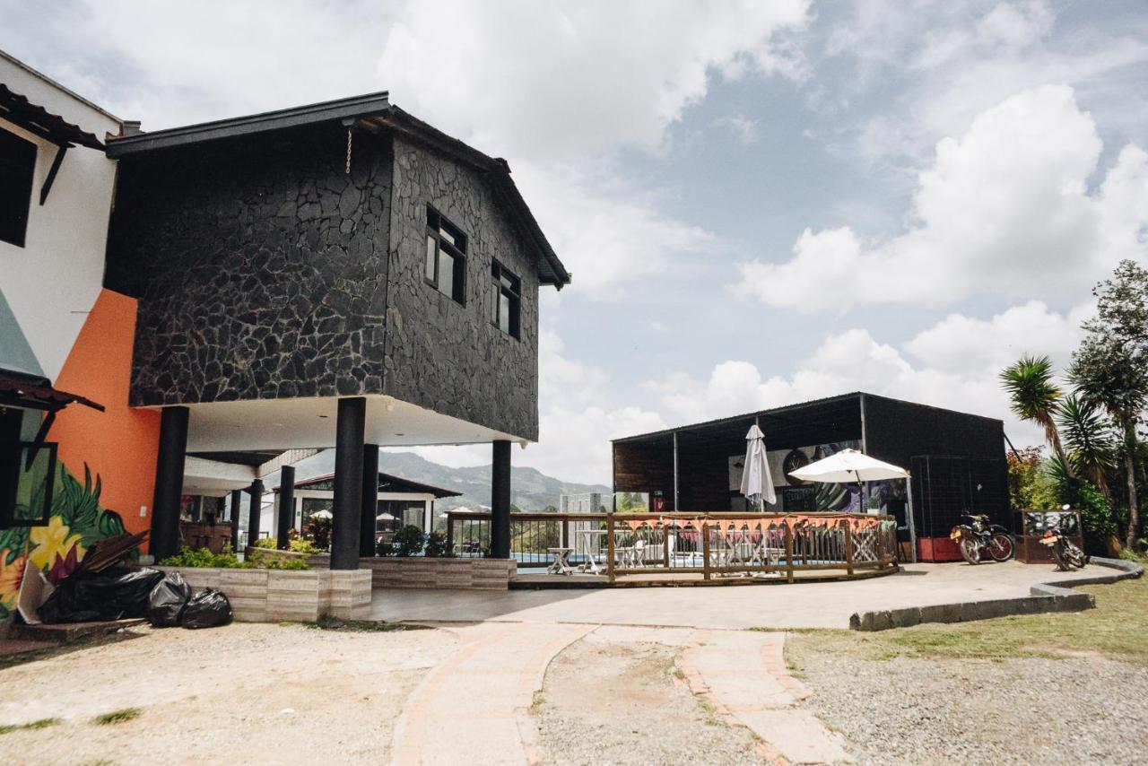 Happy Buddha Hostel & Lodge Guatapé 外观 照片
